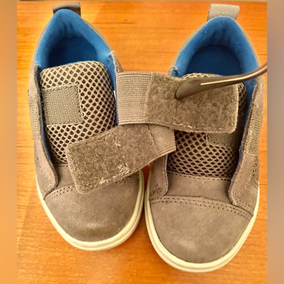 UGG Toddler Rennon Low Top Sneaker in Metal TODDLER SIZE 8 - Picture 10 of 13